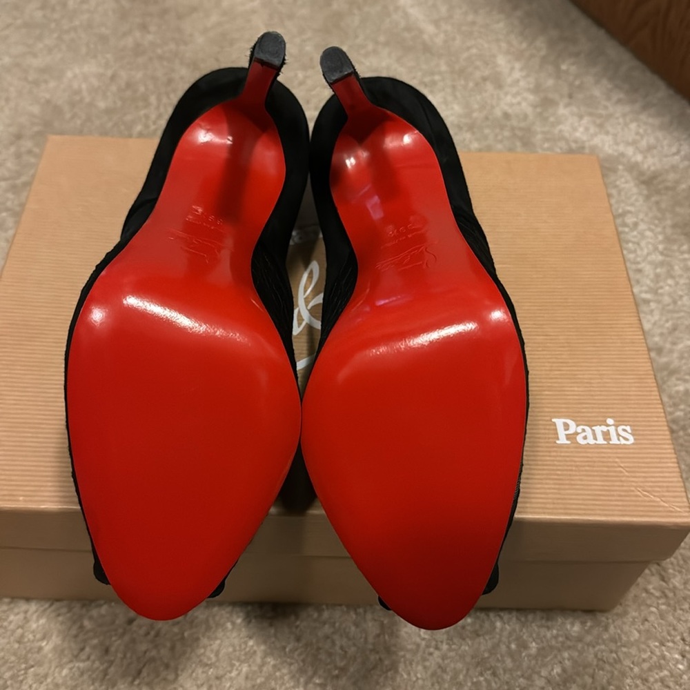 Christian Louboutin Heels. NEW! NEVER worn. - Picture 3 of 8